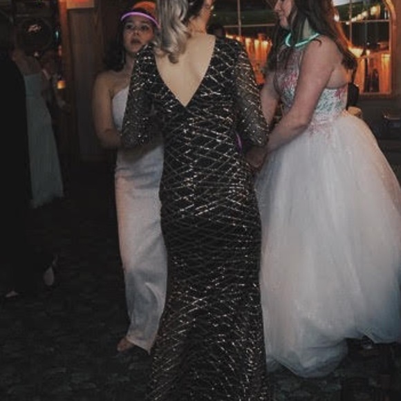 Sequin Detailed Formal Dress - Picture 5 of 6